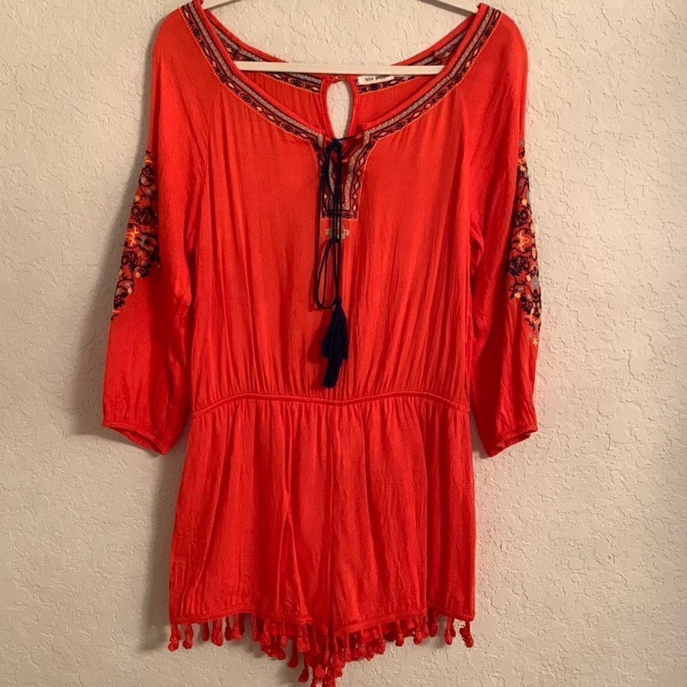 Blue Pepper Red Embroidered Romper. Size M - Picture 2 of 12